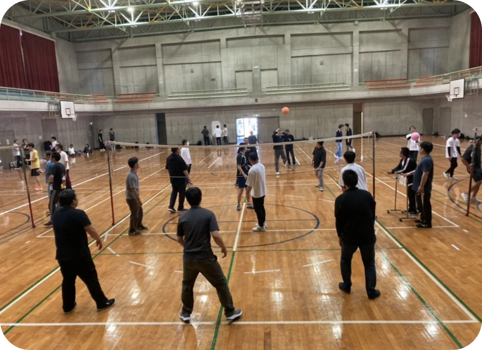 全社イベントで交流する社員